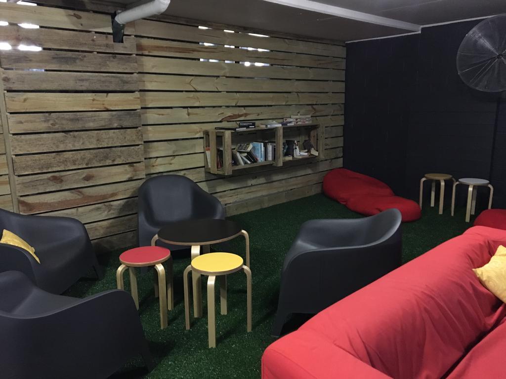 Maxmee Backpackers Resort Голд-Кост Экстерьер фото